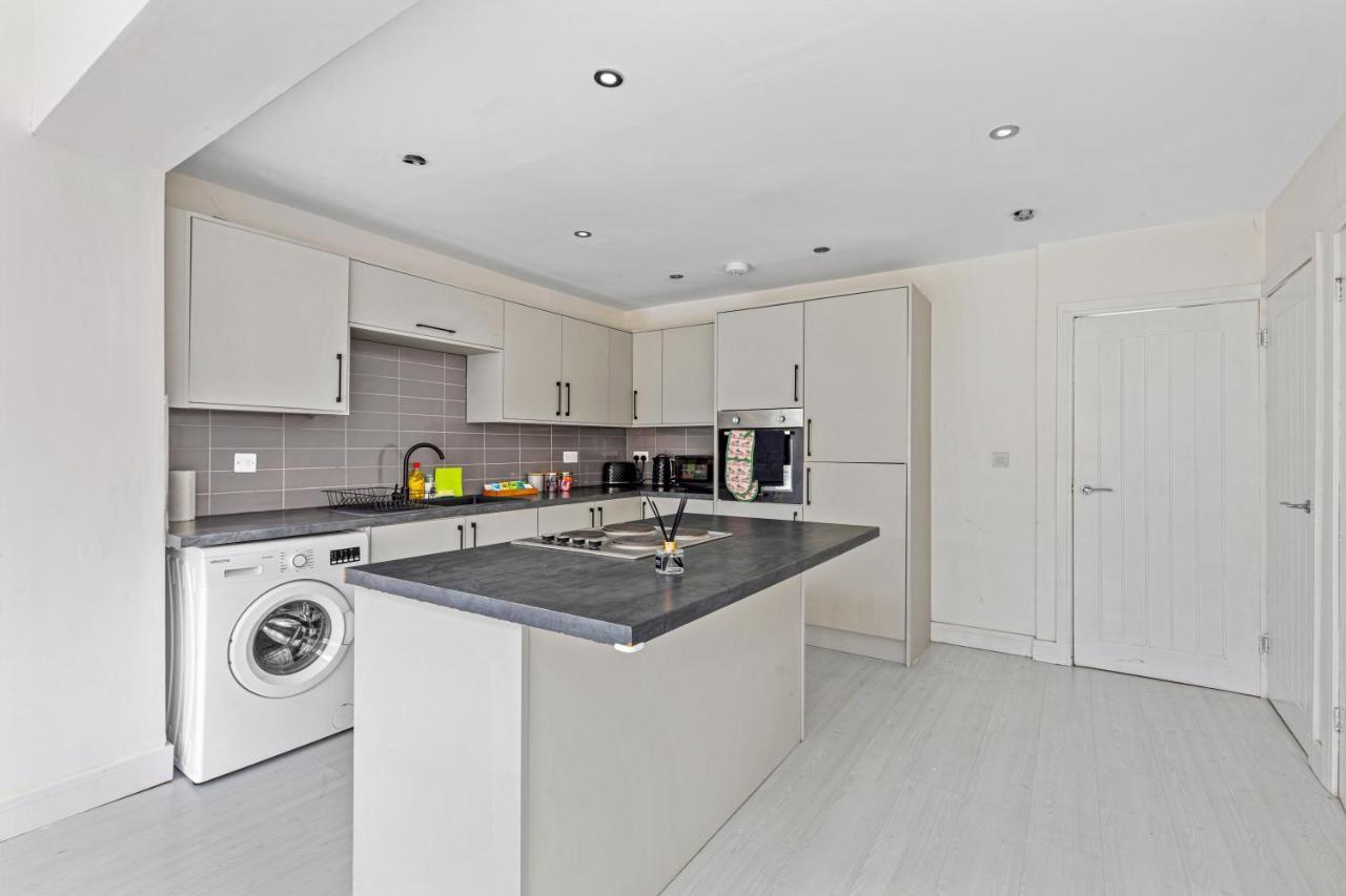 Tipton 3 Bedroom House Garden Sleeps 7 - Jrr Stays Coseley Dış mekan fotoğraf