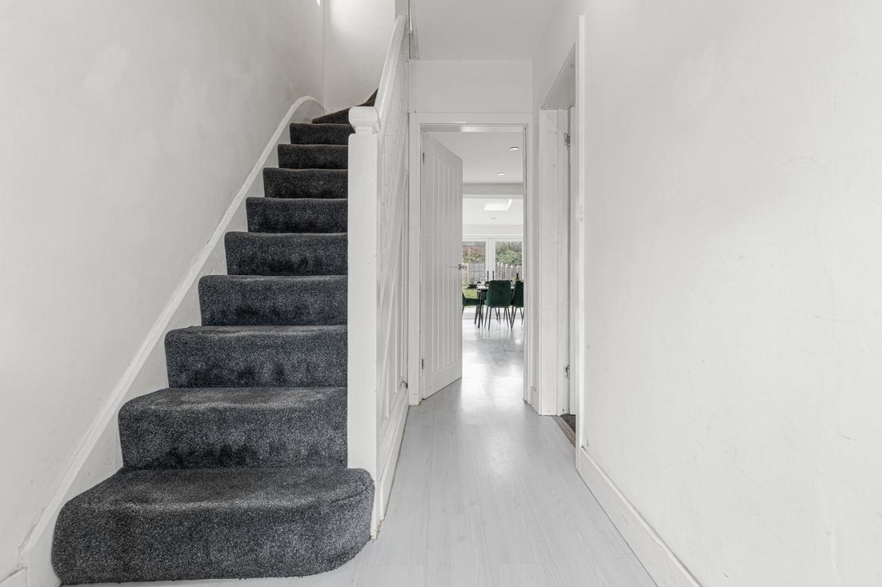 Tipton 3 Bedroom House Garden Sleeps 7 - Jrr Stays Coseley Dış mekan fotoğraf