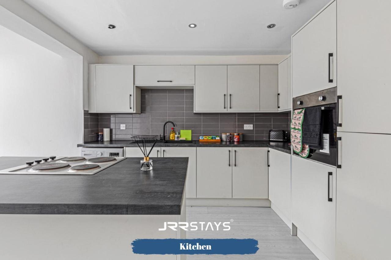 Tipton 3 Bedroom House Garden Sleeps 7 - Jrr Stays Coseley Dış mekan fotoğraf