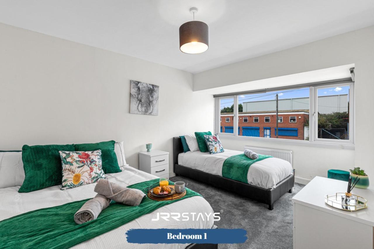 Tipton 3 Bedroom House Garden Sleeps 7 - Jrr Stays Coseley Dış mekan fotoğraf